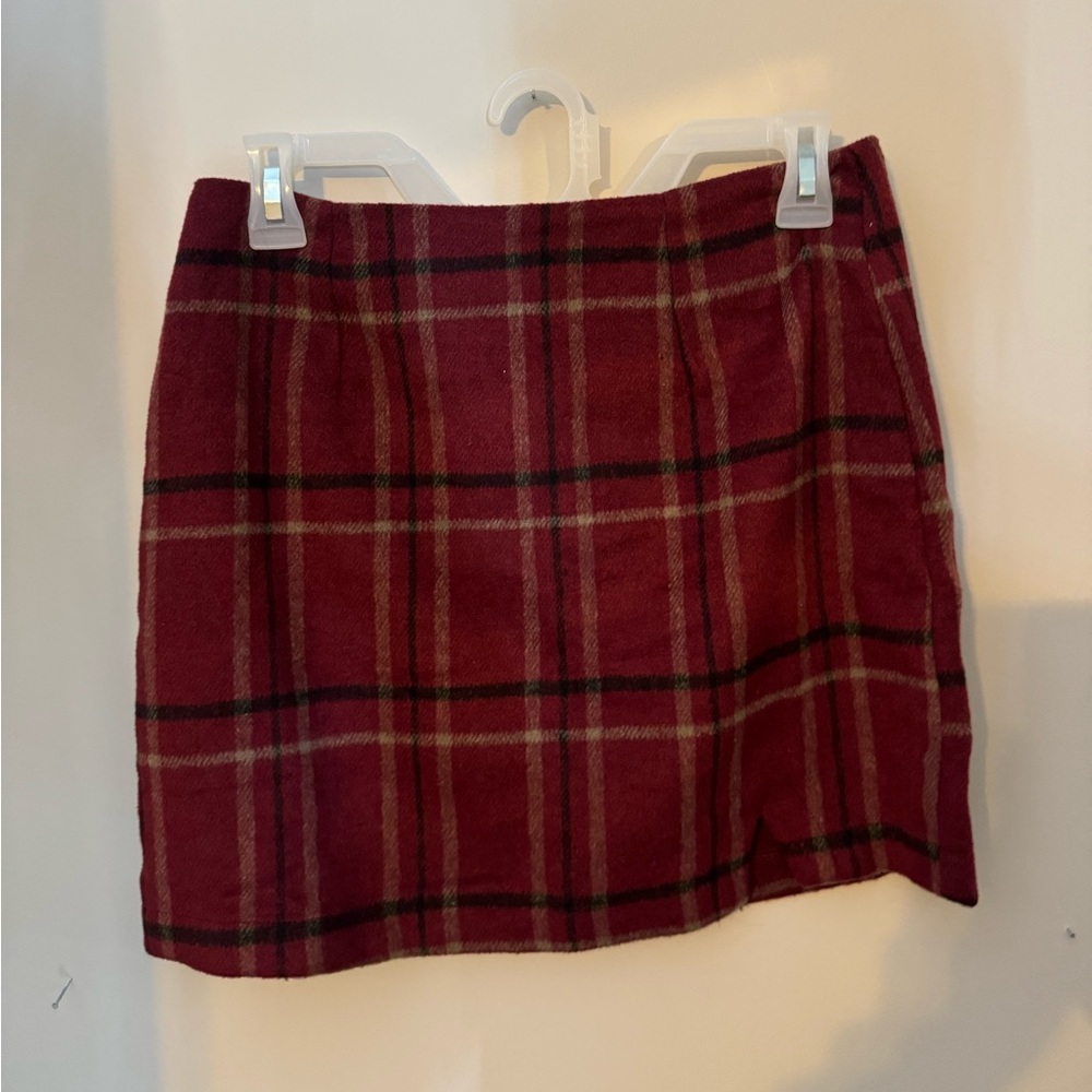 Pencil skirt with zip down the back